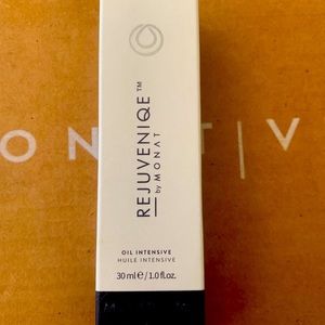 Rejuveniqe Light Oil Intensive Treatment by Monat